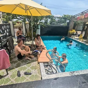 Nalani & Hostel